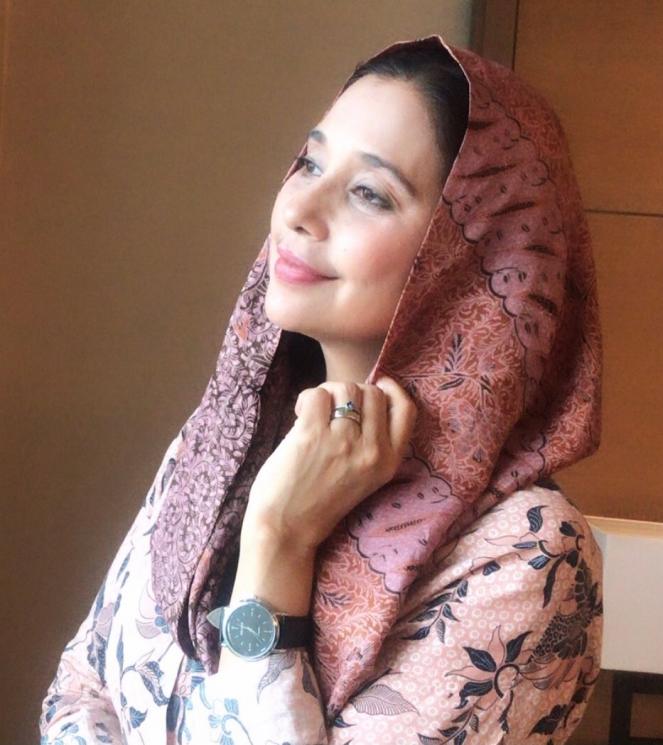 Pria pernah berhubungan dengan Ayu Azhari. (Instagram/@ayukhadijahazhari)
