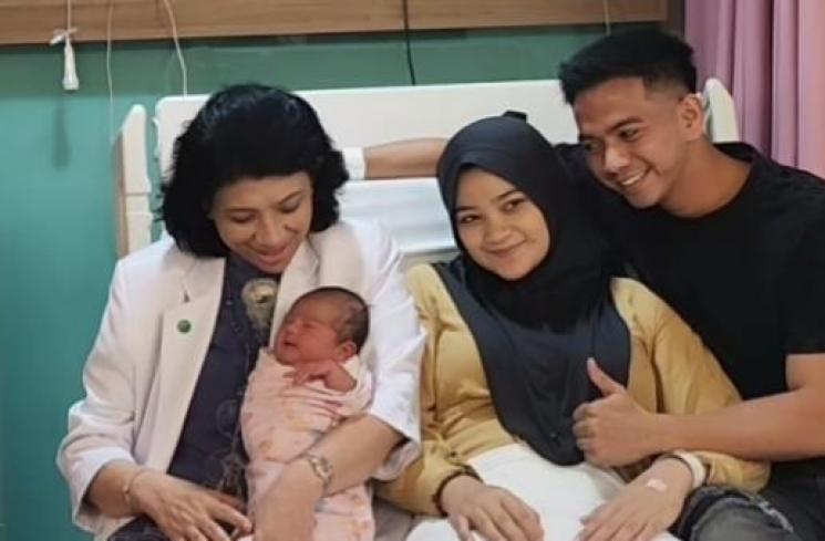 Potret Istri Ridho DA melahirkan(Instagram/da2_ridho)