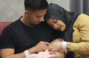 7 Potret Istri Ridho DA Melahirkan, Diliputi Kebahagiaan
