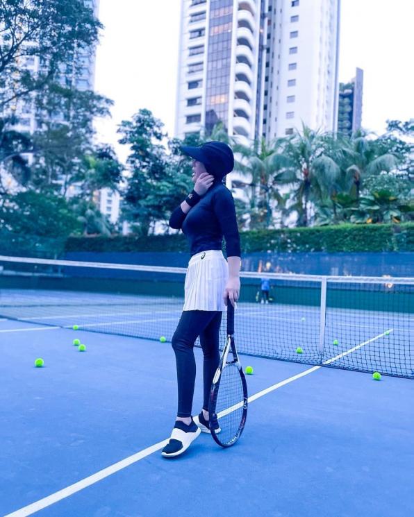 Potret Syahrini Main Tenis di Singapura(Instagram/@princessyahrini)