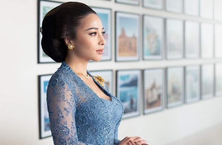 Momen Tedak Siten Baby Izz Anak Nikita Willy. (Instagram/thepotomoto)