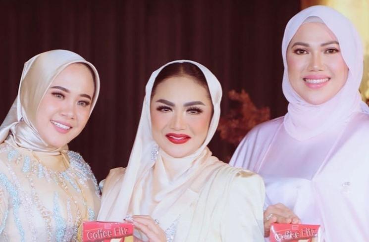Potret Krisdayanti di Aceh. (Instagram/@krisdayantilemos)