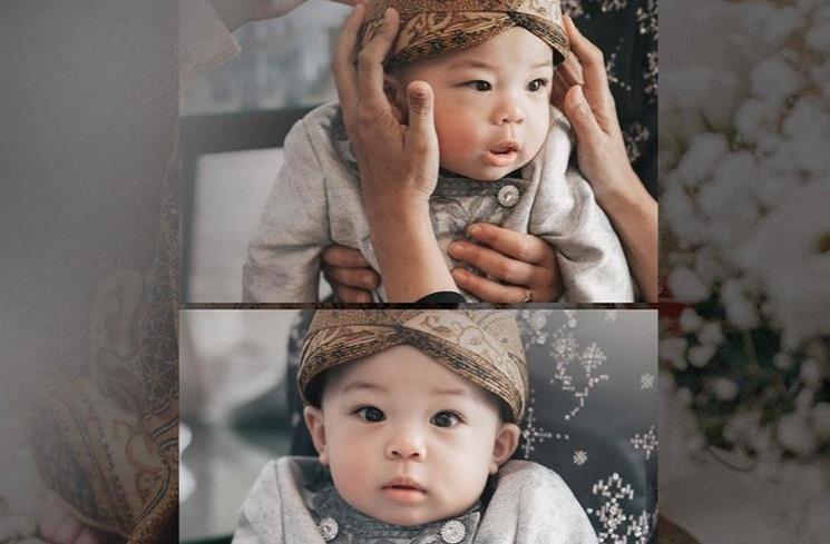 Momen Tedak Siten Baby Izz Anak Nikita Willy. (Instagram/thepotomoto)