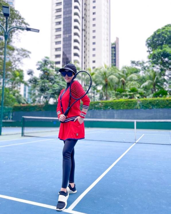 Potret Syahrini Main Tenis di Singapura(Instagram/@princessyahrini)