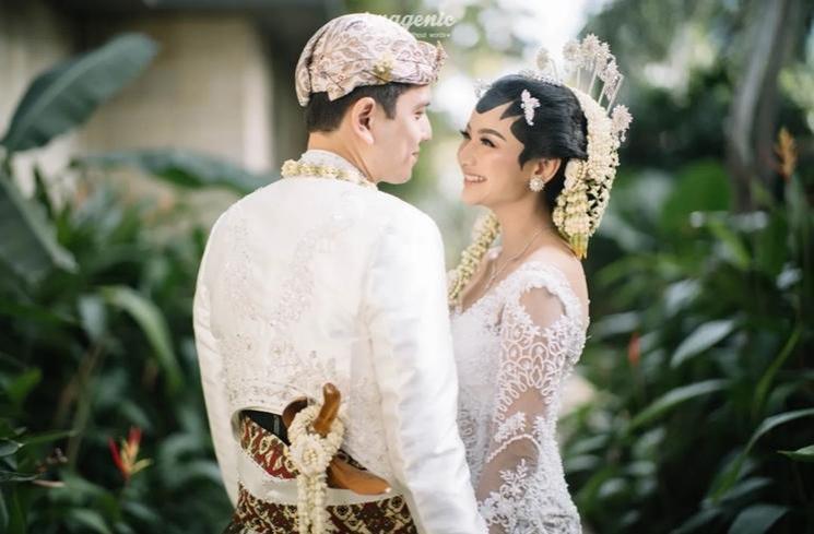 Potret pernikahan Glenca Chysara dan Rendi Jhon (Instagram/@thebridestory)