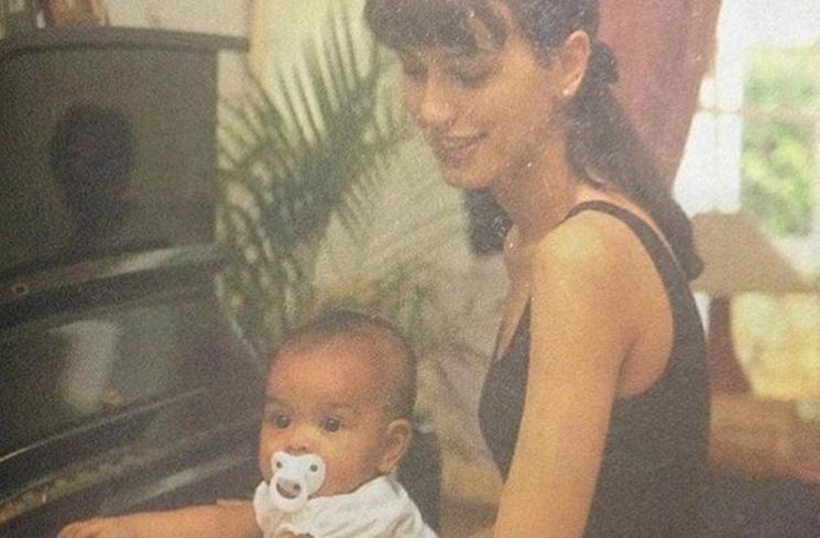Potret lawas artis bareng anak (Instagram/@evacelia)