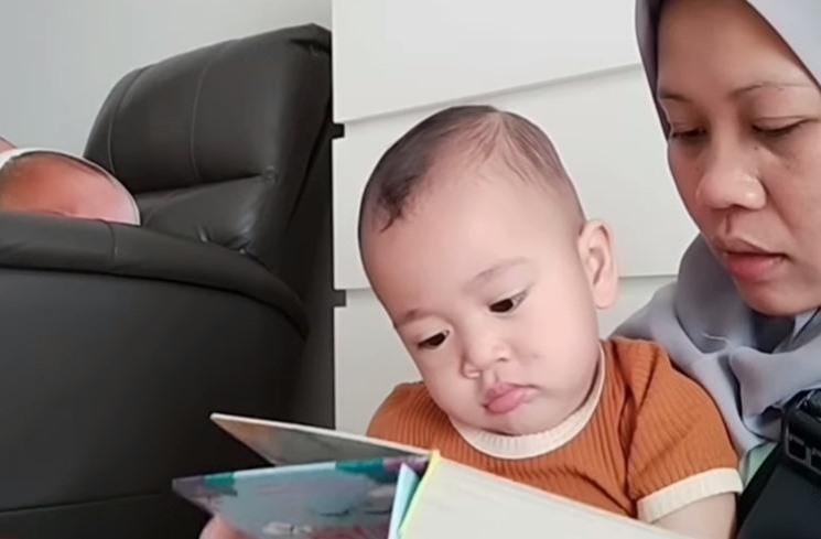 Momen Rayyanza Si Anak Sultan Ngepel Lantai. (Instagram/@riniperdiyanti)