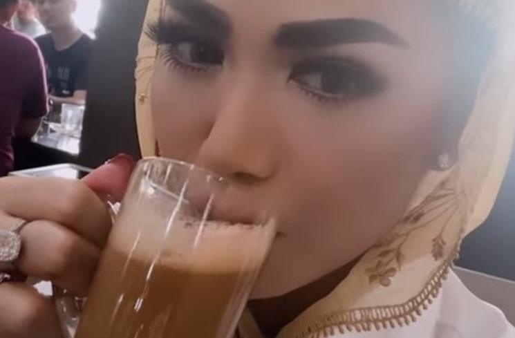 Potret Krisdayanti di Aceh. (Instagram/@krisdayantilemos)