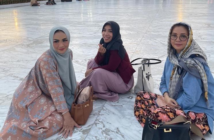 Potret Krisdayanti di Aceh. (Instagram/@krisdayantilemos)