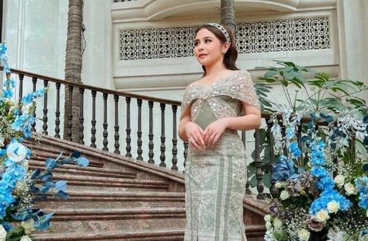 Gaya Artis Jadi Bridesmaid. (Instagram/prillylatuconsina96)