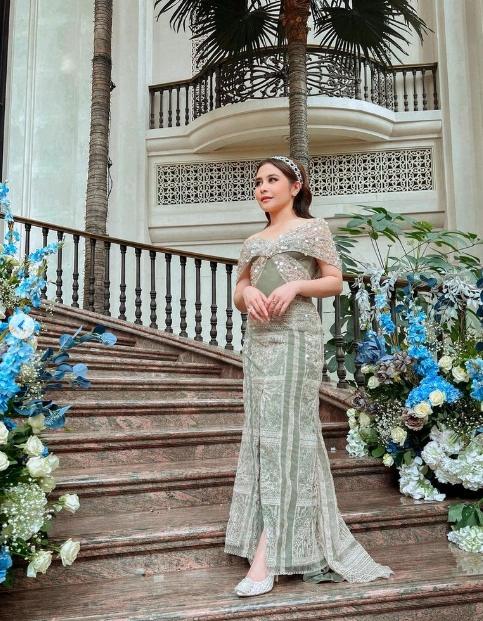 Gaya Artis Jadi Bridesmaid. (Instagram/prillylatuconsina96)