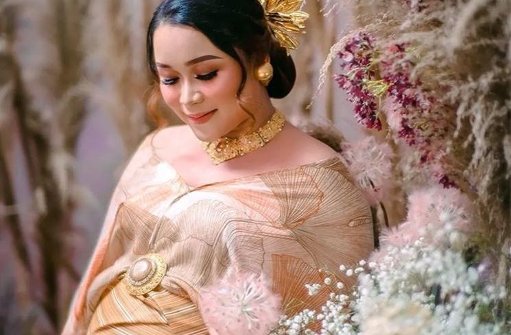 Maternity Shoot Syifa Adik Ayu Ting Ting. (Instagram/@syifaasyifaa)