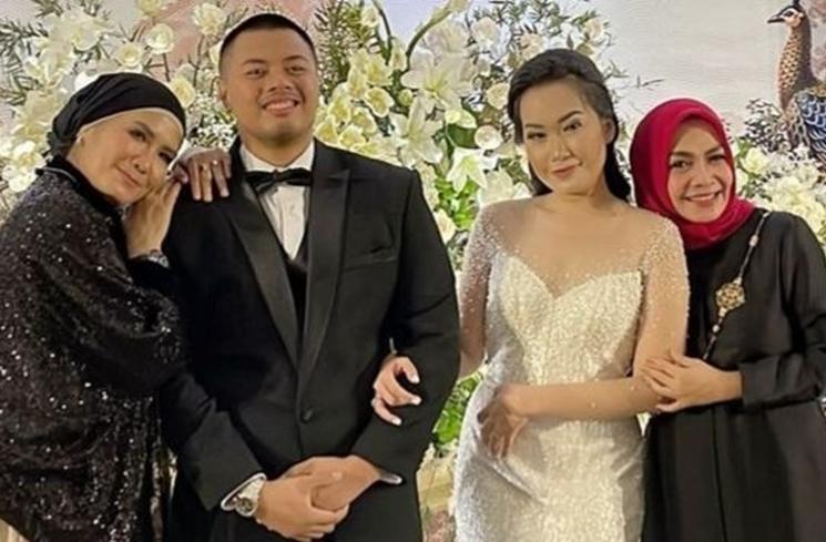 Momen Pernikahan Anak Nicky Astria (instagram/@rieta_amilia)
