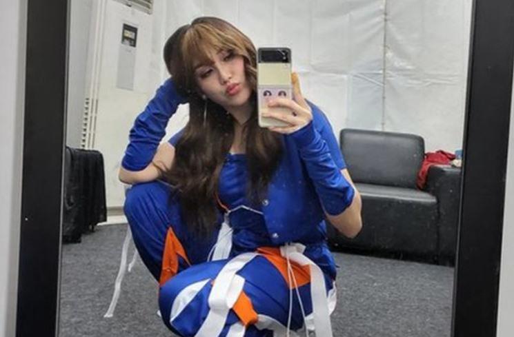 Artis Lebih Pilih Pakai Android. (Instagram/ayutingting92)