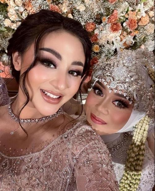 Gaya Artis Jadi Bridesmaid. (Instagram/marginw)