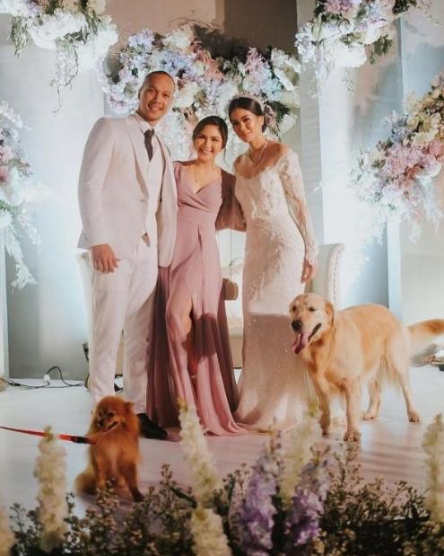 Gaya Artis Jadi Bridesmaid. (Instagram/jscmila)
