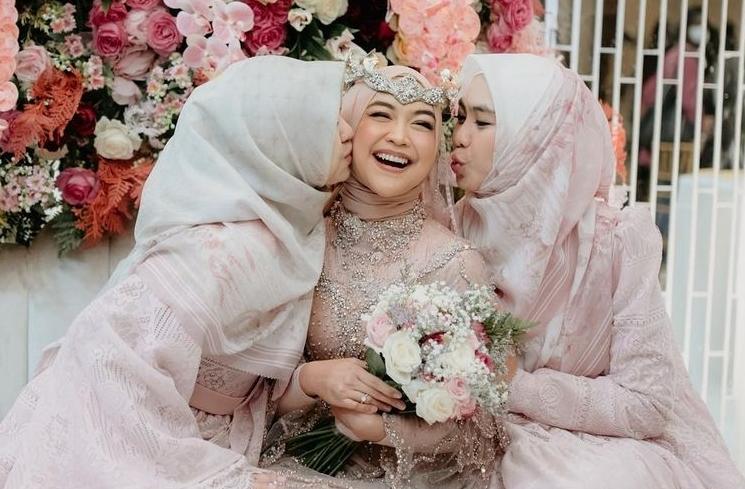 Potret Anniversary Pernikahan Ria Ricis dan Teuku Ryan (Instagram/@studiokencana)