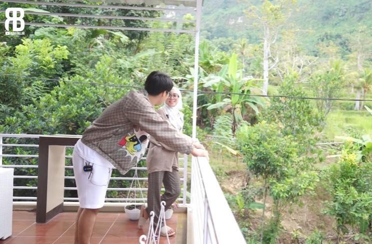 Potret Rumah Lesti Kejora di Cianjur (YouTube/Rizky Billar)