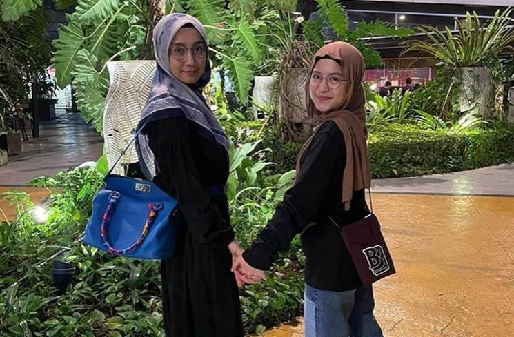 Potret Desy Ratnasari Bareng Nasywa. (Instagram/desyratnasariterdepan)
