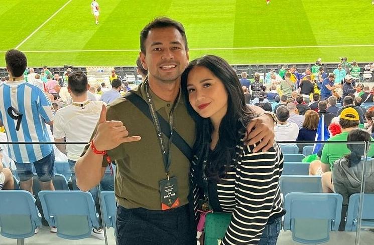Artis Wanita Penggila Bola (Instagram/@raffinagita1717)