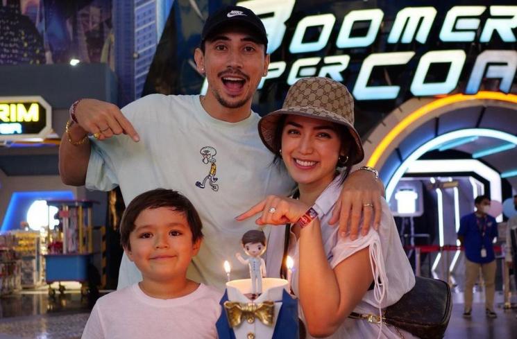 Artis Melahirkan di Luar Negeri (Instagram/@inijedar)