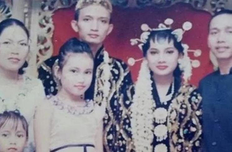 Foto Lawas Ayu Ting Ting dan Keluarga (instagram/@mom_ayting92_)