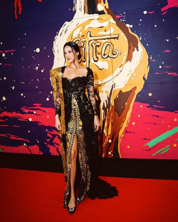 Potret Artis di Red Carpet FFI 2022. (Instagram/anyageraldine)