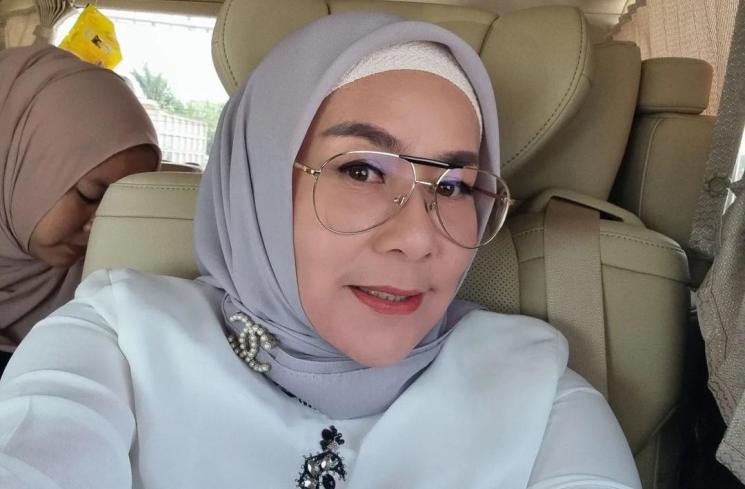 Potret Ibunda Prilly Latuconsina yang Jarang Tersorot(Instagram/ullydjulita02)