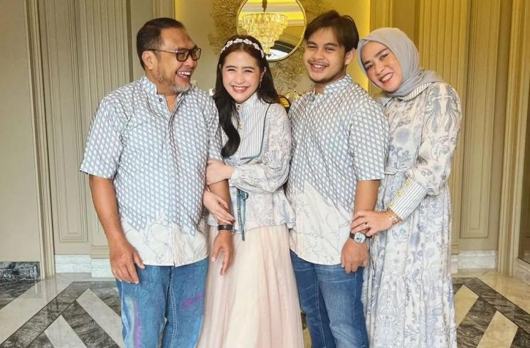 Potret Ibunda Prilly Latuconsina yang Jarang Tersorot(Instagram/ullydjulita02)