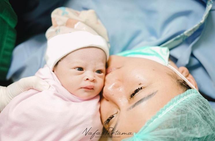 Momen Persalinan Syifa Adik Ayu Ting Ting (Instagram/syifaasyifaaa)