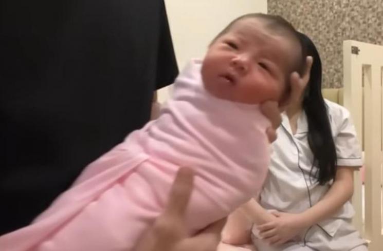 Potret Baby Avelina Anak Vincent Raditya. (YouTube/ Vincent Raditya)