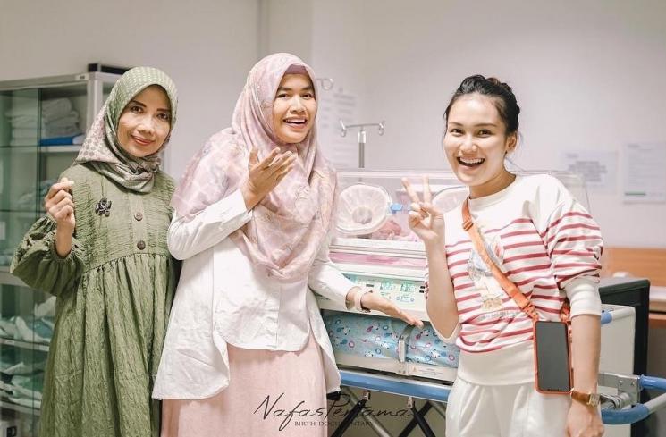 Momen Persalinan Syifa Adik Ayu Ting Ting (Instagram/syifaasyifaaa)