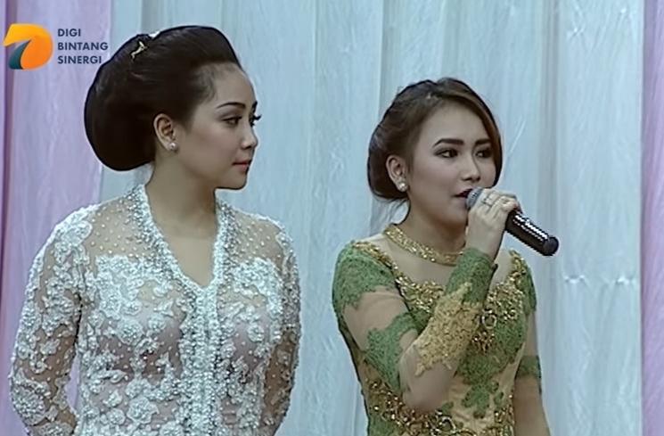 Momen lawas Ayu Ting Ting dan Nagita Slavina (YouTube/PesbukersTV)
