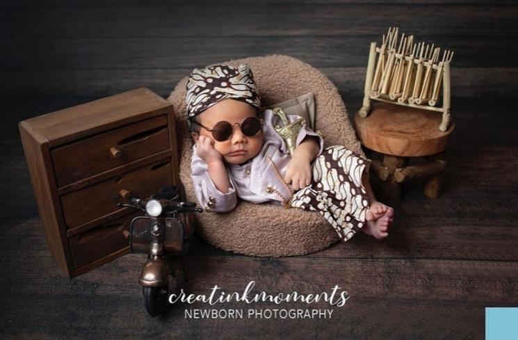 Potret bayi artis pakai blangkon (Instagram/@kesharatuliu05)