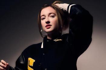 Profil Stacey Ryan, Pelantun Fall in Love Alone yang Viral di TikTok