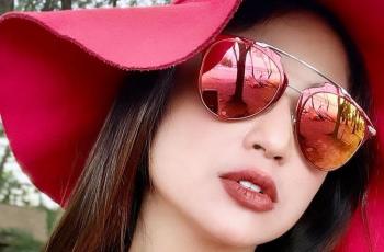 Dewi Perssik Bela Bunda Corla: Dia Asli Perempuan Kali, Yang Ngomongin Pasti Iri