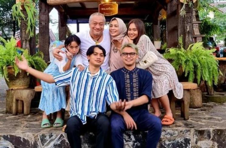 Rumah Tangga Dik Doank Bareng 2 Istrinya. (Instagram/myrnayuanita)