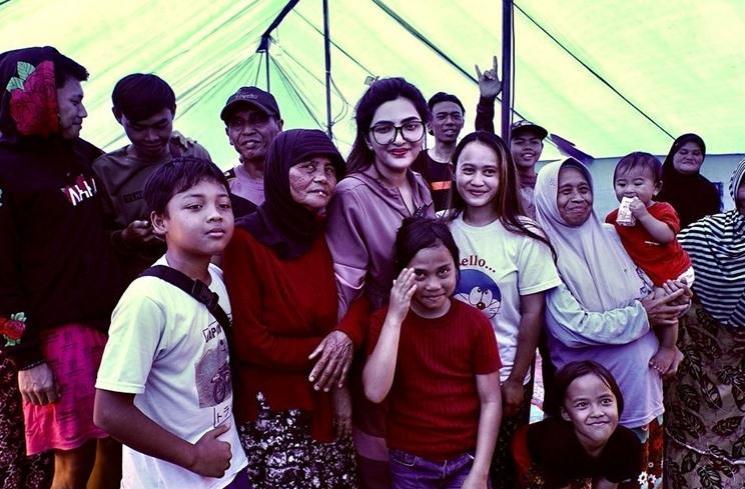 Potret Ashanty Bantu Korban Gempa Cianjur. (Instagram/ashanty_ash)