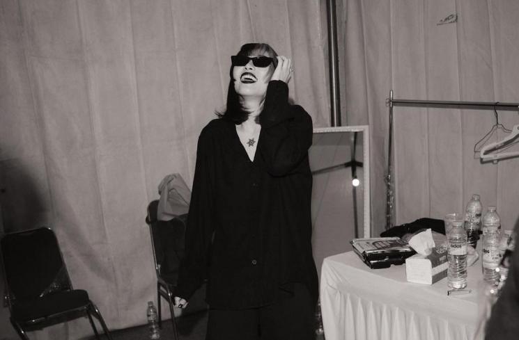Gaya Atraktif Isyana Sarasvati di Soundrenaline 2022. (Instagram/isyanasarasvati)