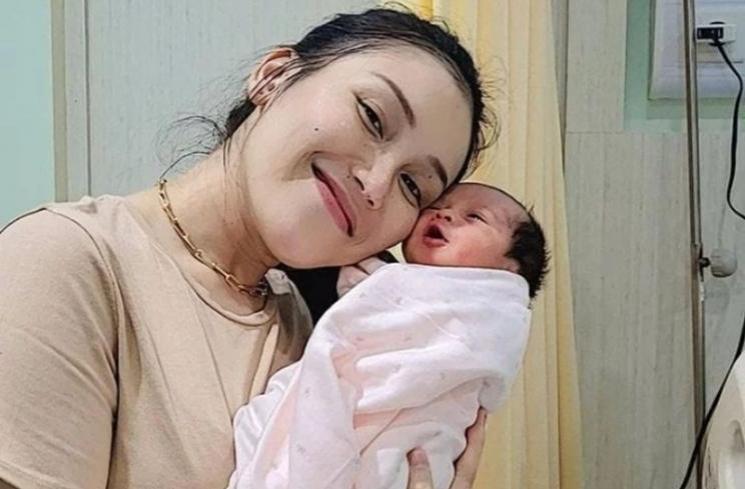 Potret Baby Sumehra Putri Syifa Adik Ayu Ting Ting (instagram/@mom_ayting92_ )