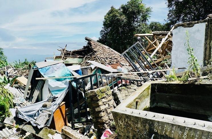 Potret Ashanty Bantu Korban Gempa Cianjur. (Instagram/ashanty_ash)