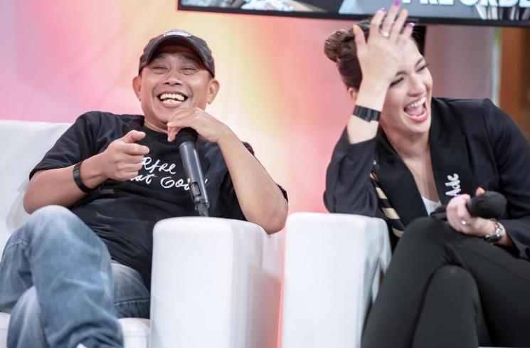 Potret Nia Ramadhani soft launching novel. (Instagram/ramadhaniabakrie)