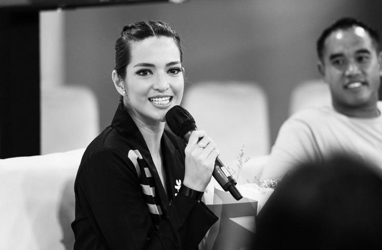 Potret Nia Ramadhani soft launching novel. (Instagram/ramadhaniabakrie)