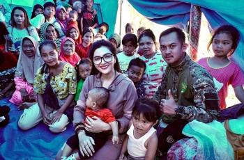 10 Potret Ashanty Bantu Korban Gempa Cianjur, Kunjungi Lokasi dengan Satu Truk Bantuan