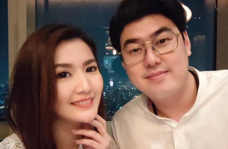 Potret Asty Ananta dan Suami Tajir (instagram/@asty_ananta)