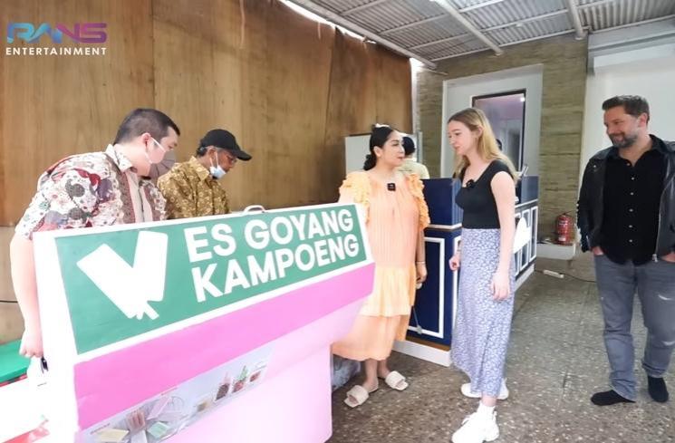 Momen Stacey Ryan Kunjungi Rumah Nagita Slavina (YouTube Rans Entertainment)