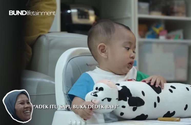 Potret Gemas Rayyanza saat Belajar (YouTube/BUND Lifetainment)