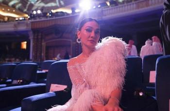10 Potret Luna Maya di Red Sea Film Festival, Ketemu Shah Rukh Khan