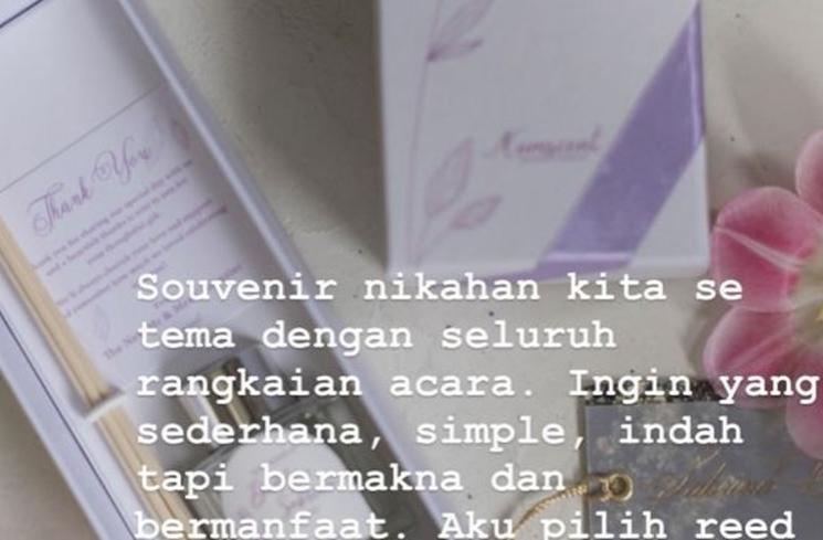Souvenir pernikahan artis (Instagram/@sabrinachairunnisa_)