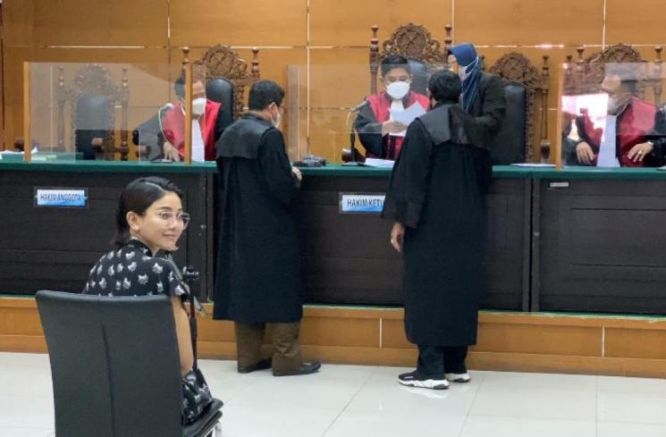 Nikita Mirzani di Pengadilan Negeri Serang. (MataMata.com/Adiyoga Priyambodo)